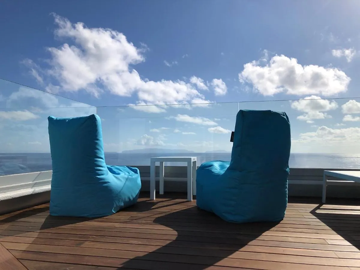 Luxurious Penthouse Suite direct at sea Caniço