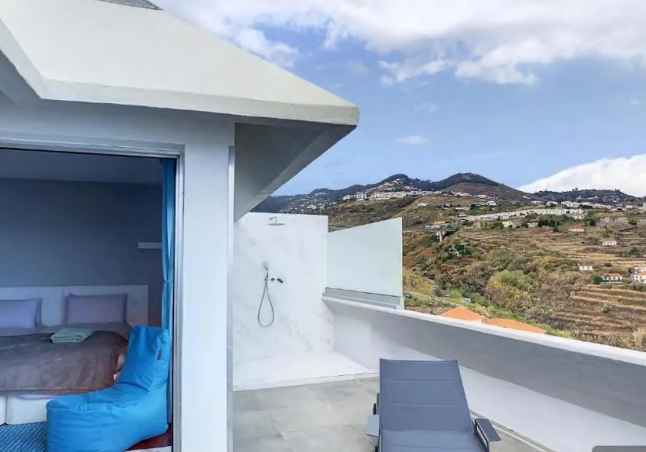 Luxurious Penthouse Suite direct at sea Caniço