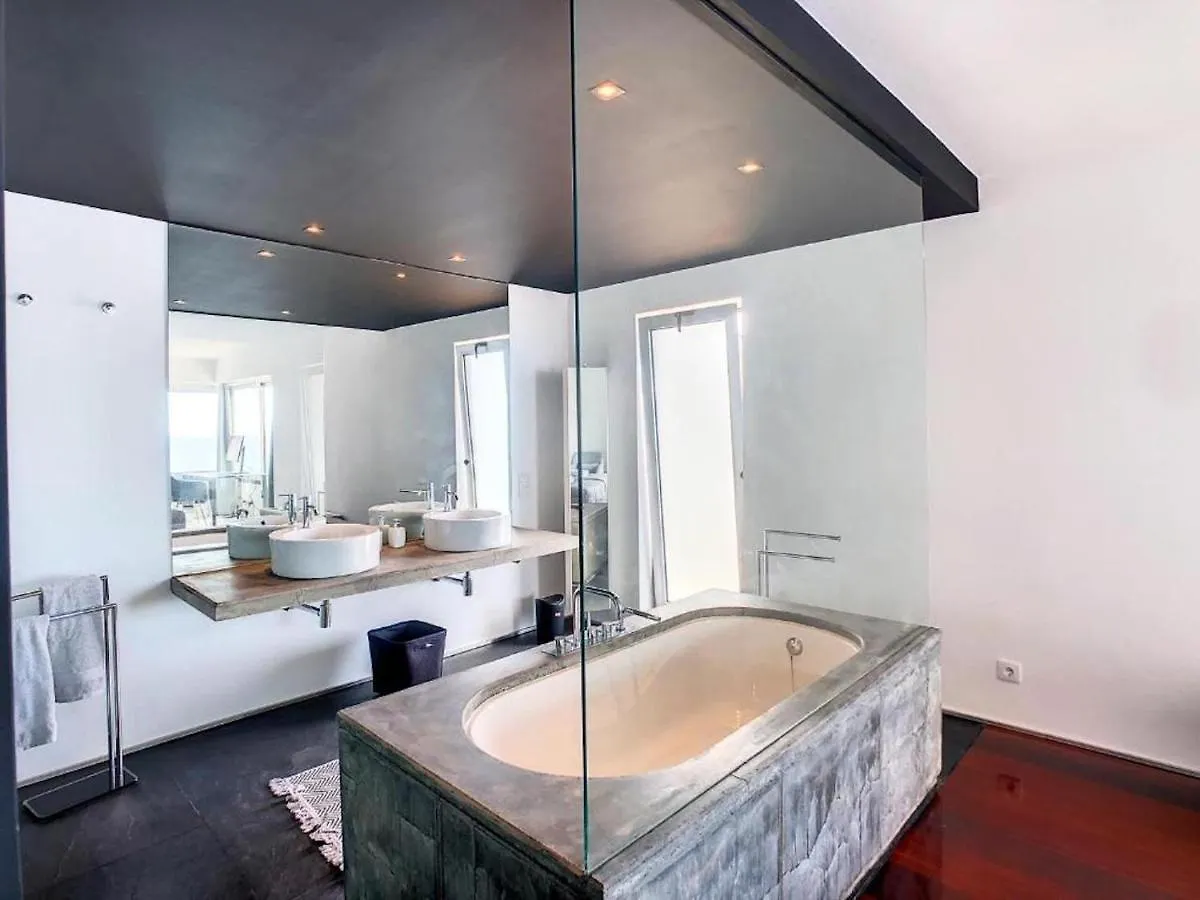 Luxurious Penthouse Suite direct at sea Caniço Appartement